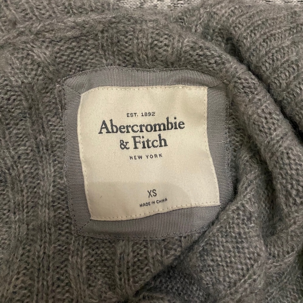 Sweater - Picture 4 of 4